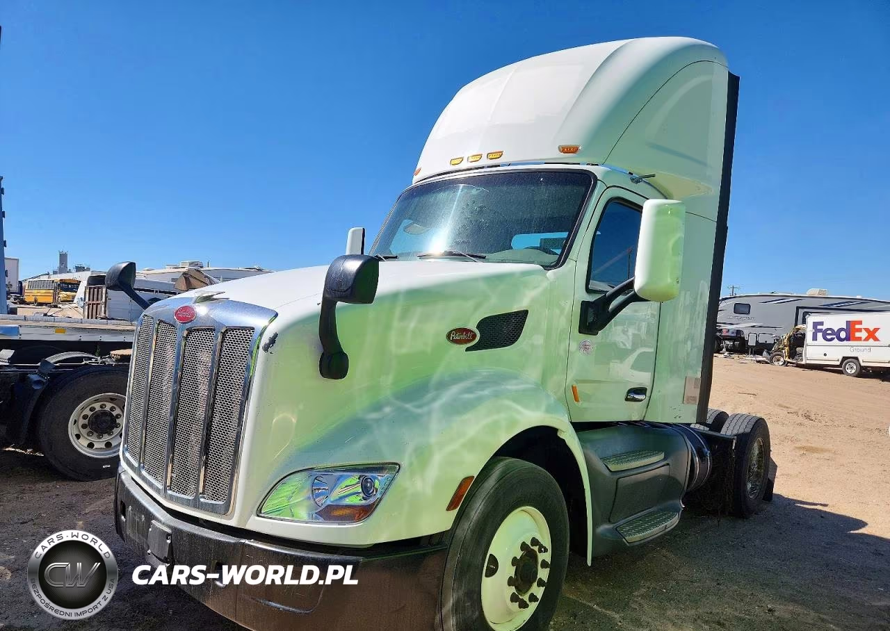 2017 Peterbilt 579 Semi Truck VIN:1XPBA48X9HD428411 - 2