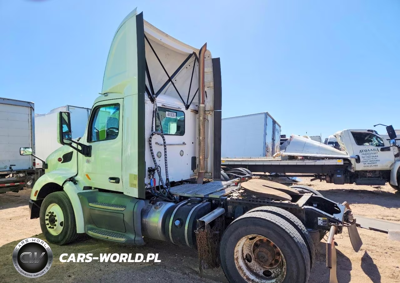 2017 Peterbilt 579 Semi Truck VIN:1XPBA48X9HD428411 - 3