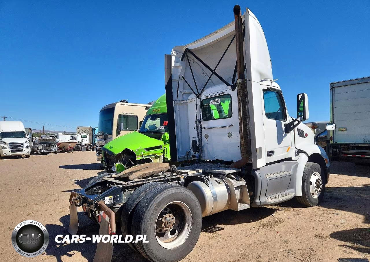 2017 Peterbilt 579 Semi Truck VIN:1XPBA48X9HD428411 - 4