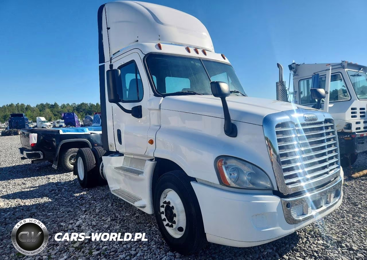 2014 Freightliner Cascadia Semi Truck