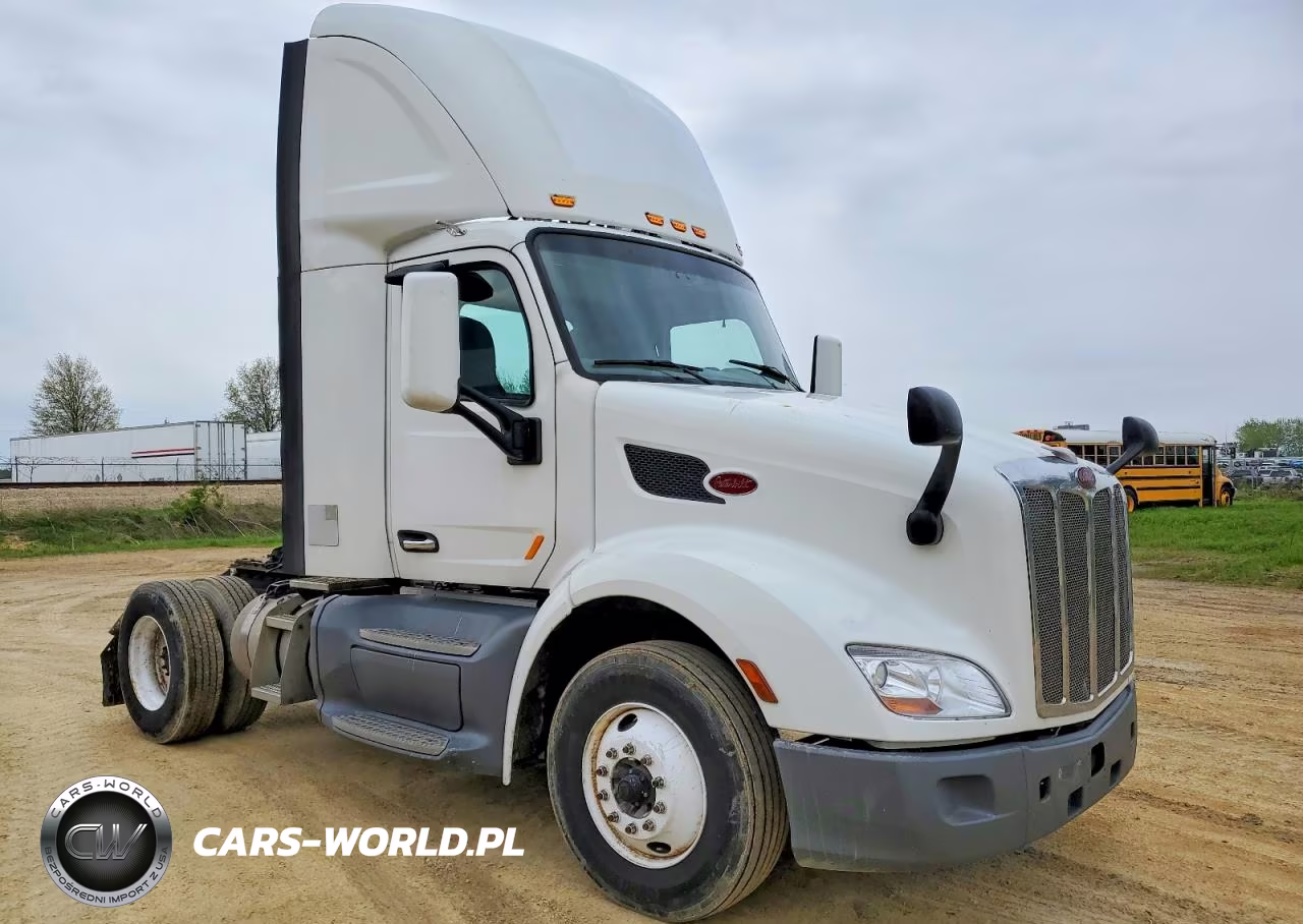 2017 Peterbilt 579 Semi Truck