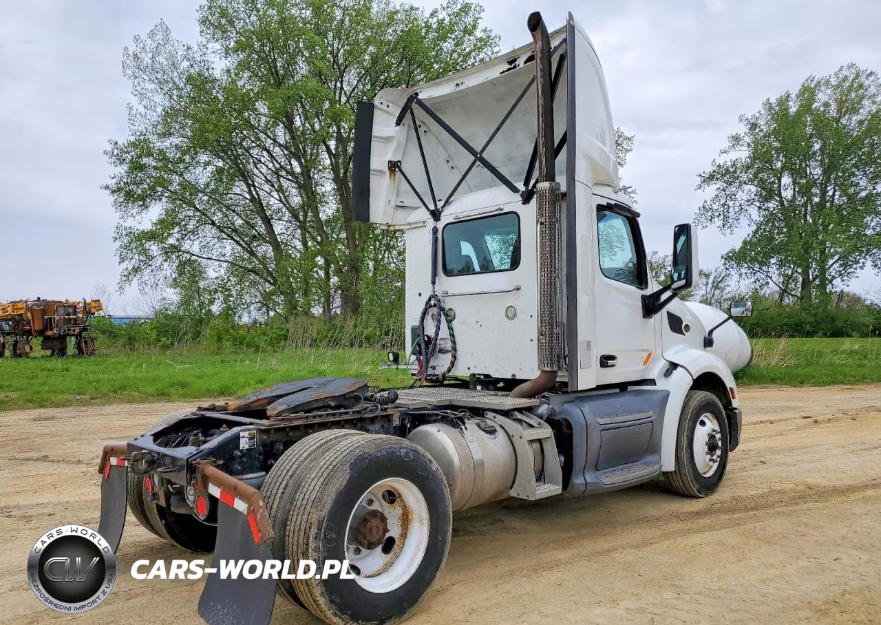 2017 Peterbilt 579 Semi Truck VIN:1XPBA48X4HD428445 - 4