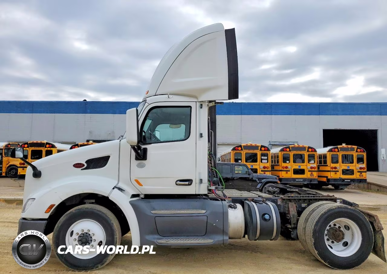 2017 Peterbilt 579 Semi Truck VIN:1XPBA48X4HD428445 - 9