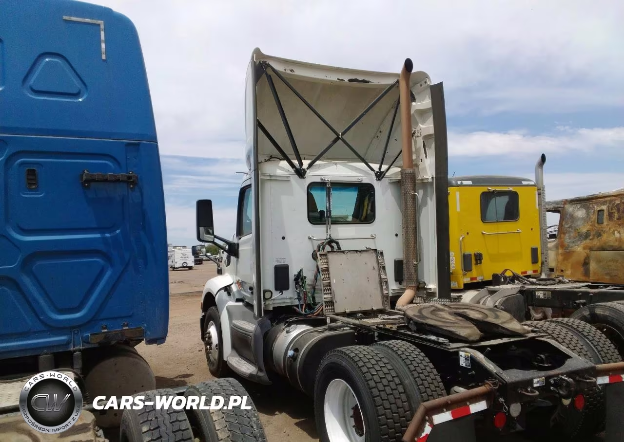 2018 Peterbilt 579 Semi Truck VIN:1XPBA48X6JD446421 - 3