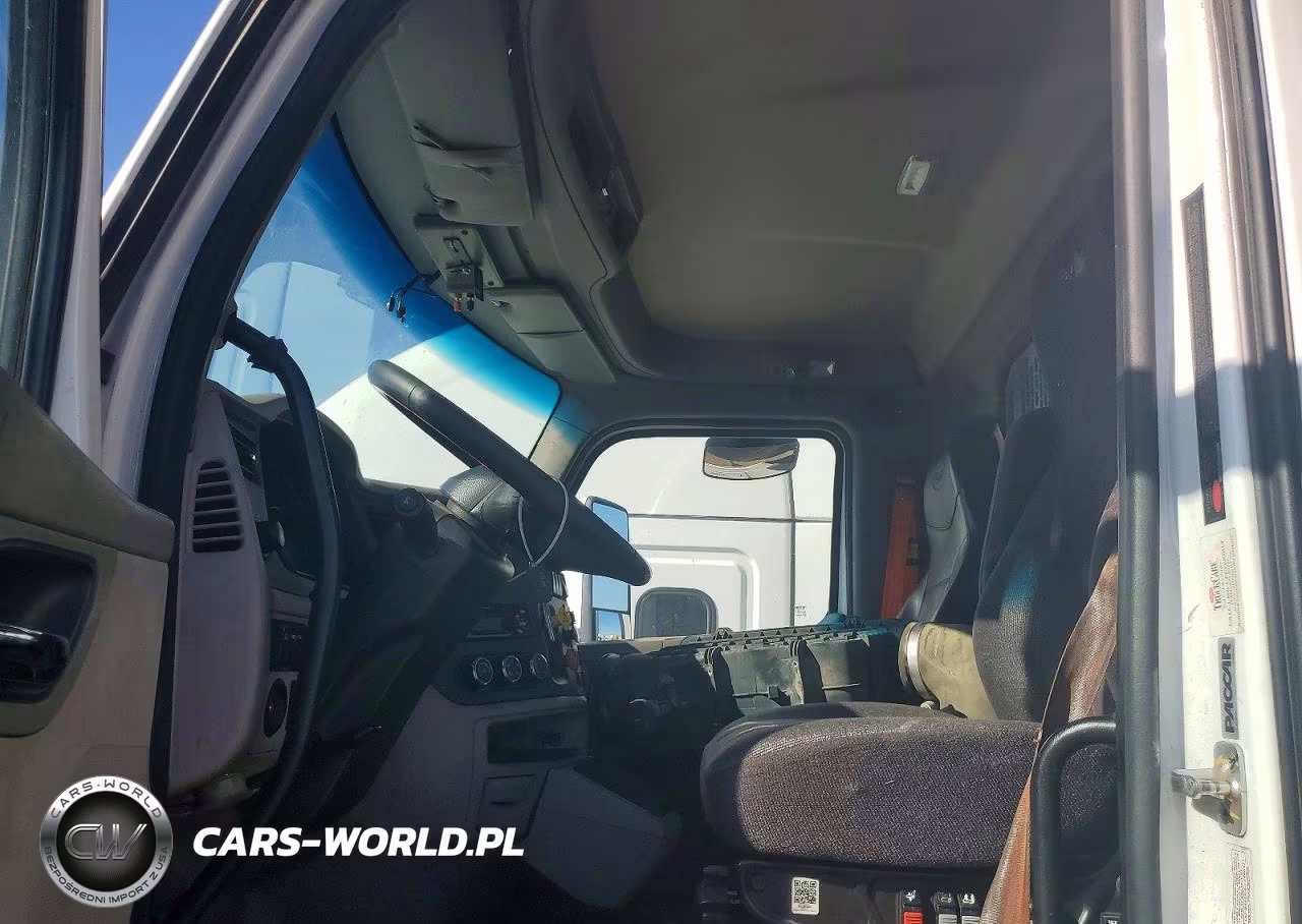 2018 Peterbilt 579 Semi Truck VIN:1XPBA48X6JD446421 - 5
