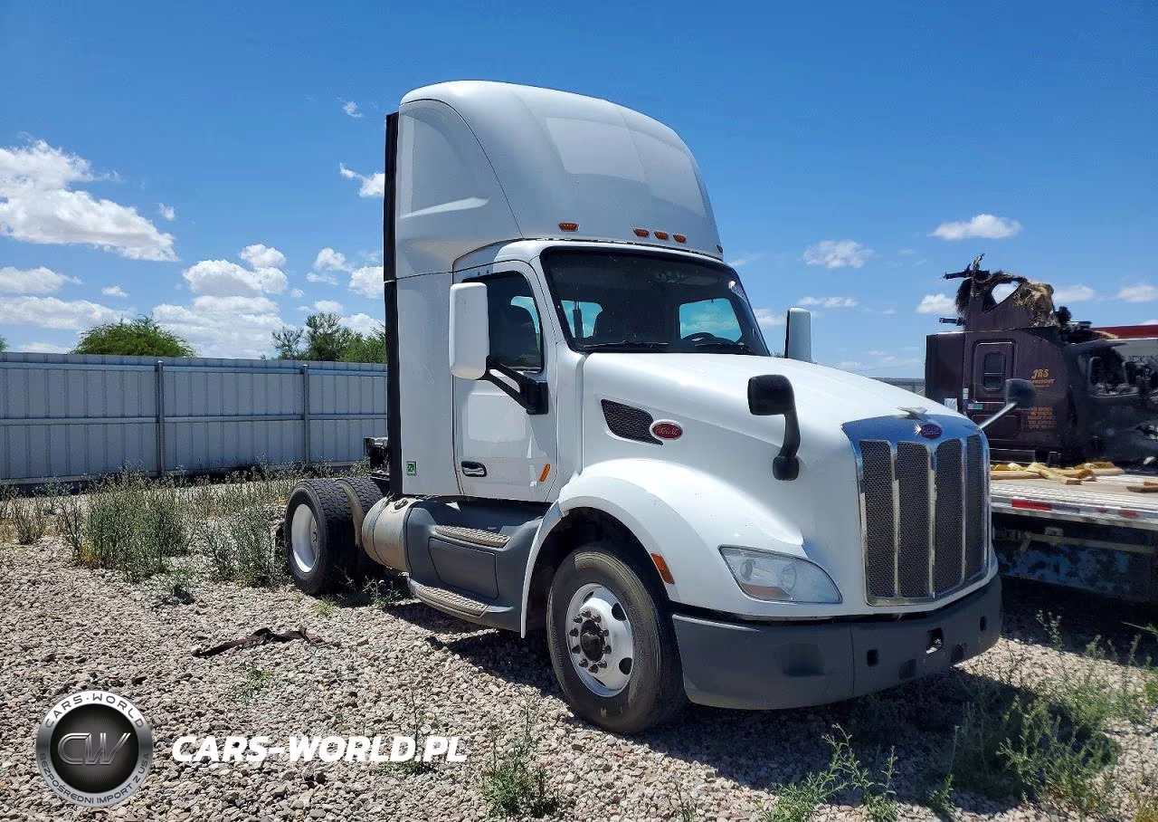 2015 Peterbilt 579 Semi Truck