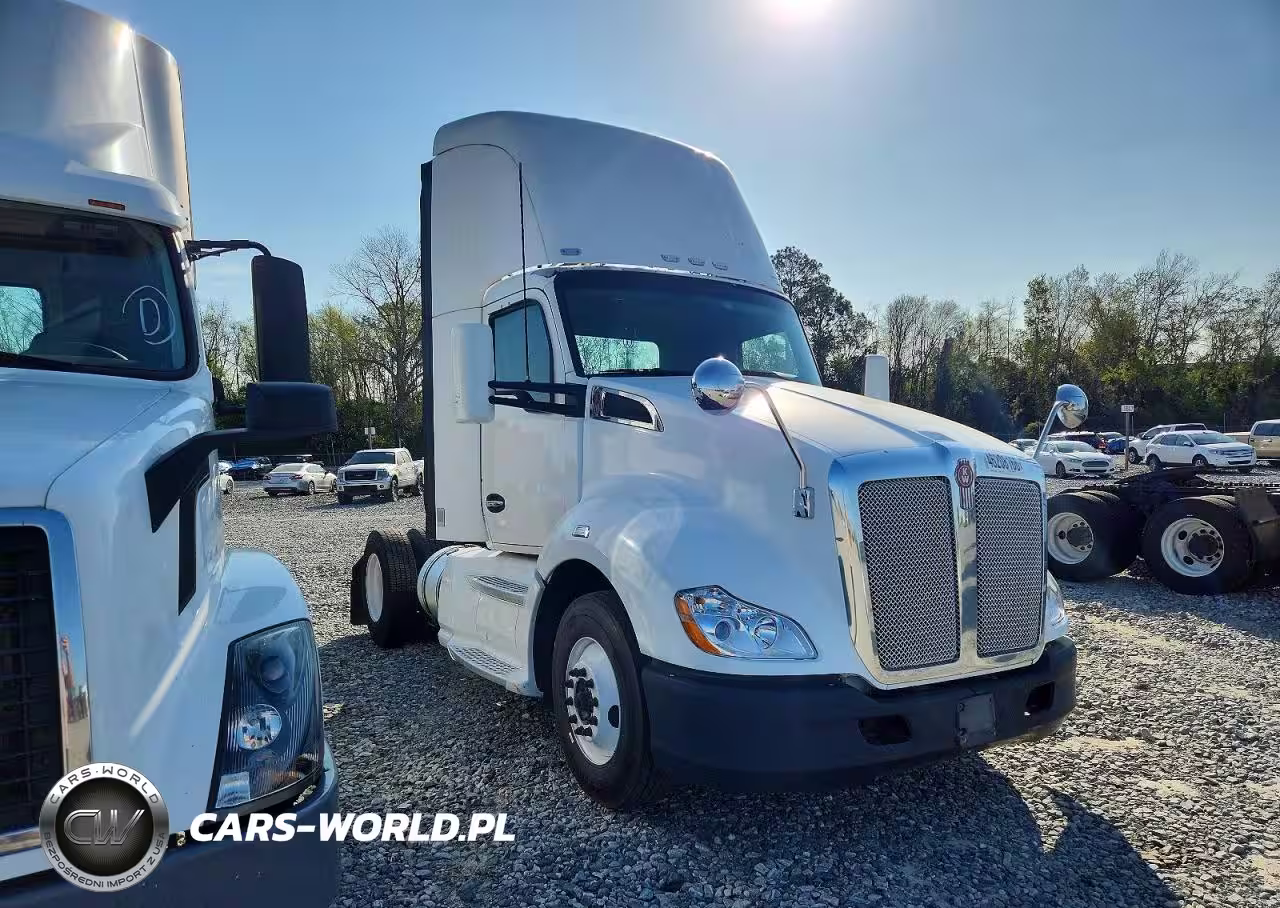 2015 Kenworth T680 Semi Truck