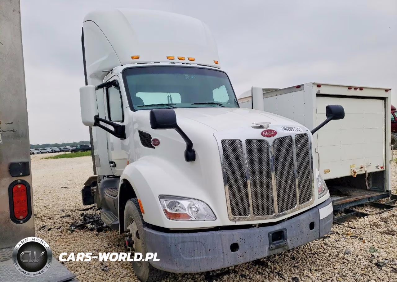 2017 Peterbilt 579 Semi Truck