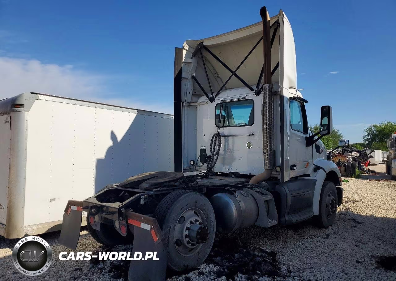 2017 Peterbilt 579 Semi Truck VIN:1XPBA48X2HD428962 - 4