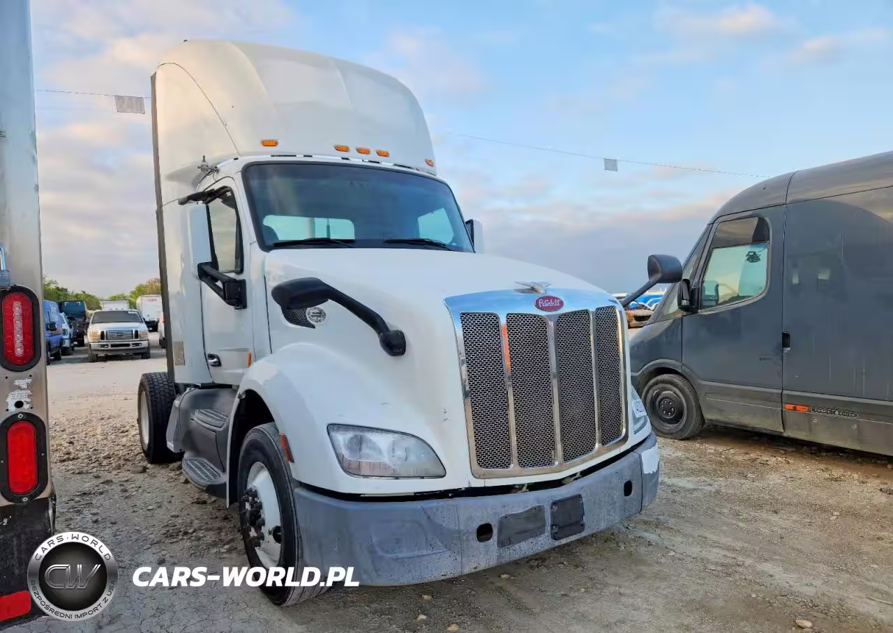2017 Peterbilt 579 Semi Truck