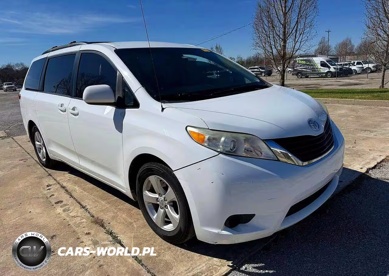 2012 Toyota Sienna Le 8-Passenger