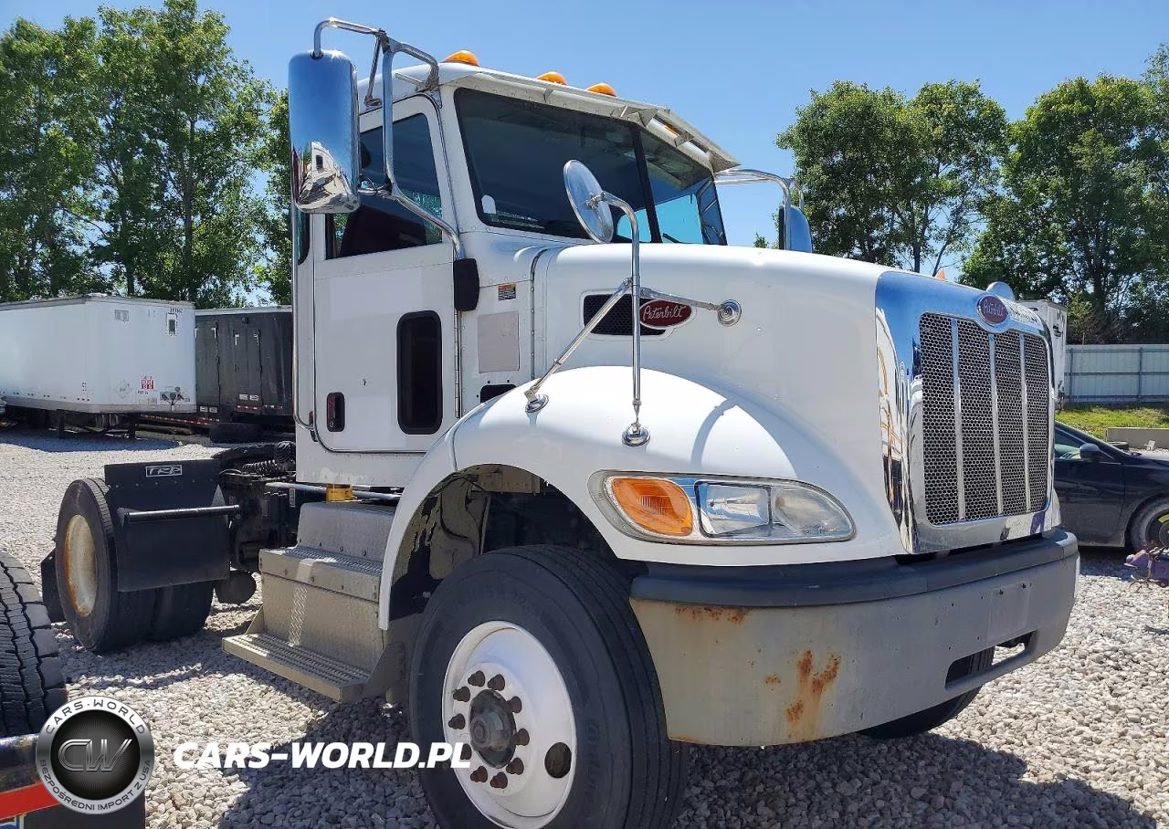 2017 Peterbilt 348 Semi Truck