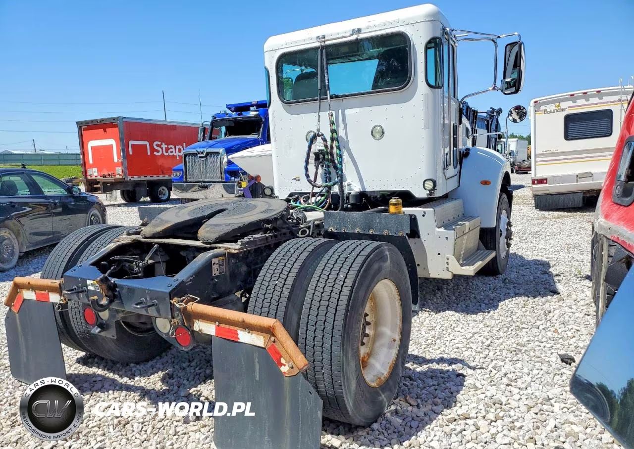 2017 Peterbilt 348 Semi Truck VIN:1XP3AJ8X0HD430387 - 4