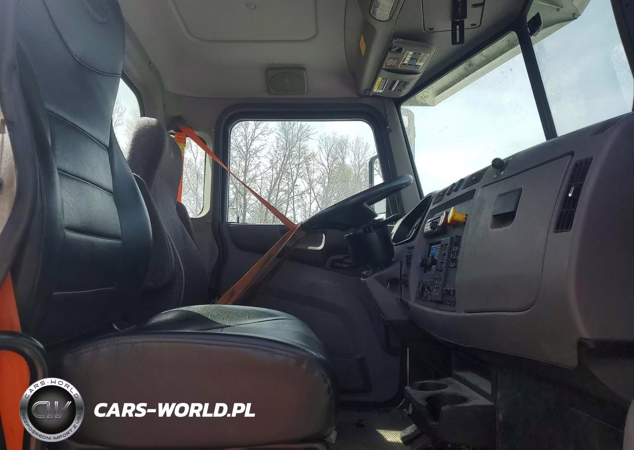 2017 Peterbilt 348 Semi Truck VIN:1XP3AJ8X0HD430387 - 5
