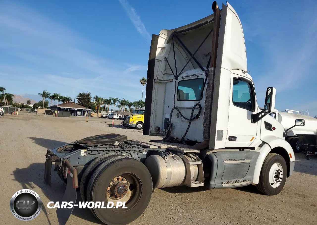 2017 Peterbilt 579 Semi Truck VIN:1XPBA48X6HD428530 - 4