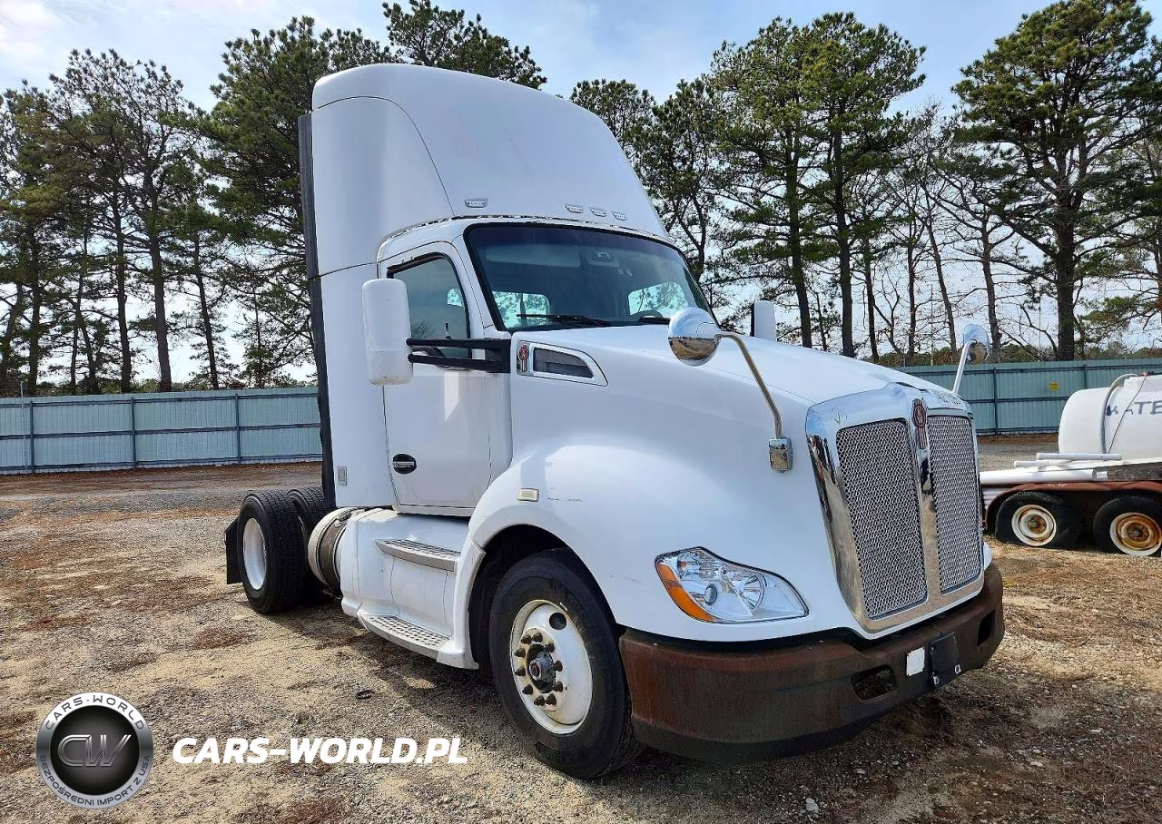 2014 Kenworth T680 Semi Truck