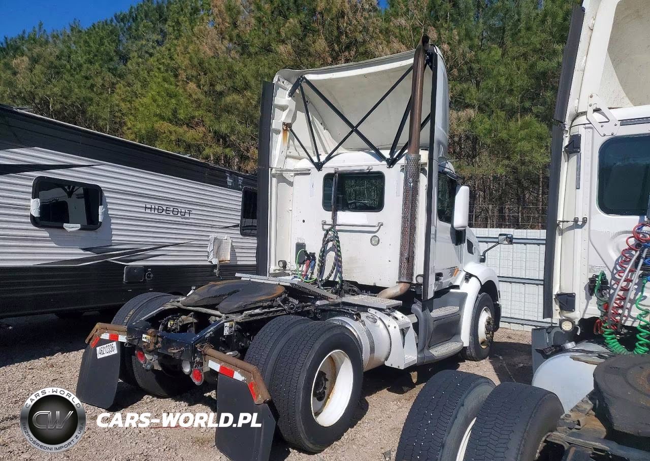 2018 Peterbilt 579 Semi Truck VIN:1XPBA48X5JD446443 - 4