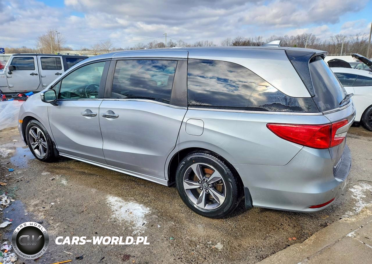 2018 Honda Odyssey Touring VIN:5FNRL6H88JB078105 - 2