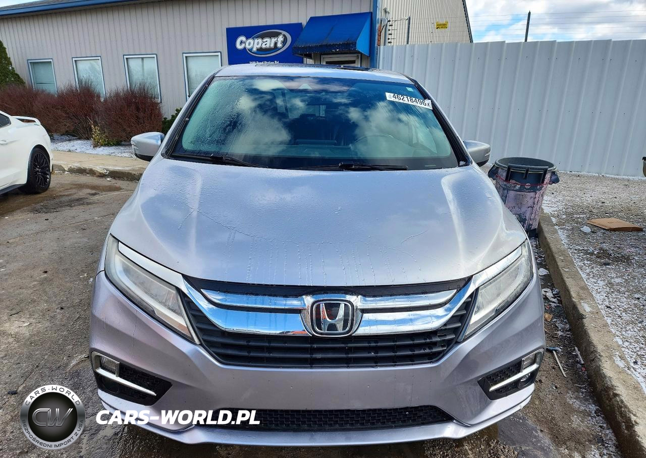 2018 Honda Odyssey Touring VIN:5FNRL6H88JB078105 - 5