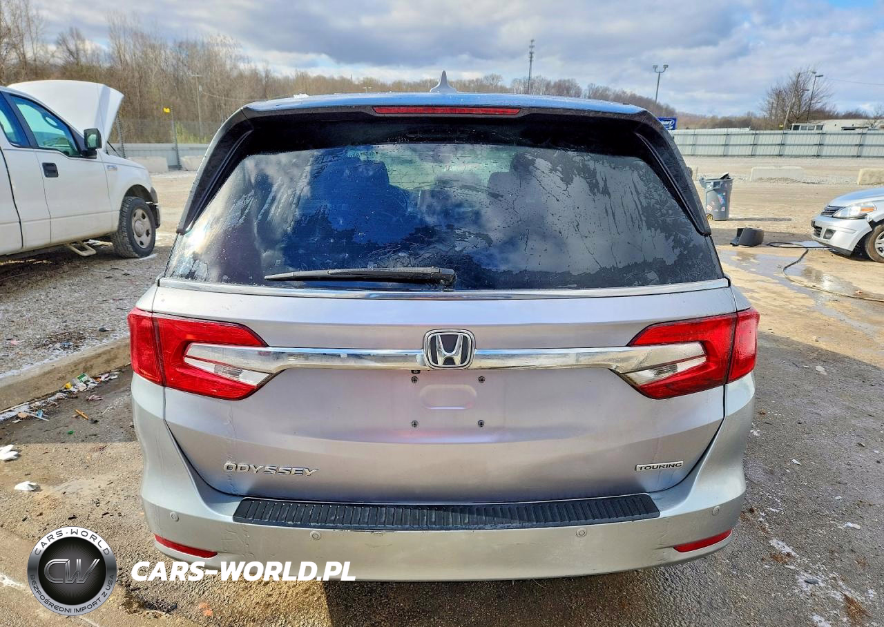 2018 Honda Odyssey Touring VIN:5FNRL6H88JB078105 - 6