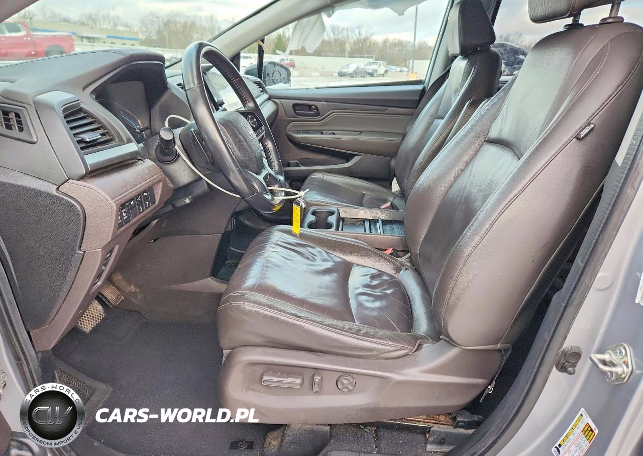 2018 Honda Odyssey Touring VIN:5FNRL6H88JB078105 - 7