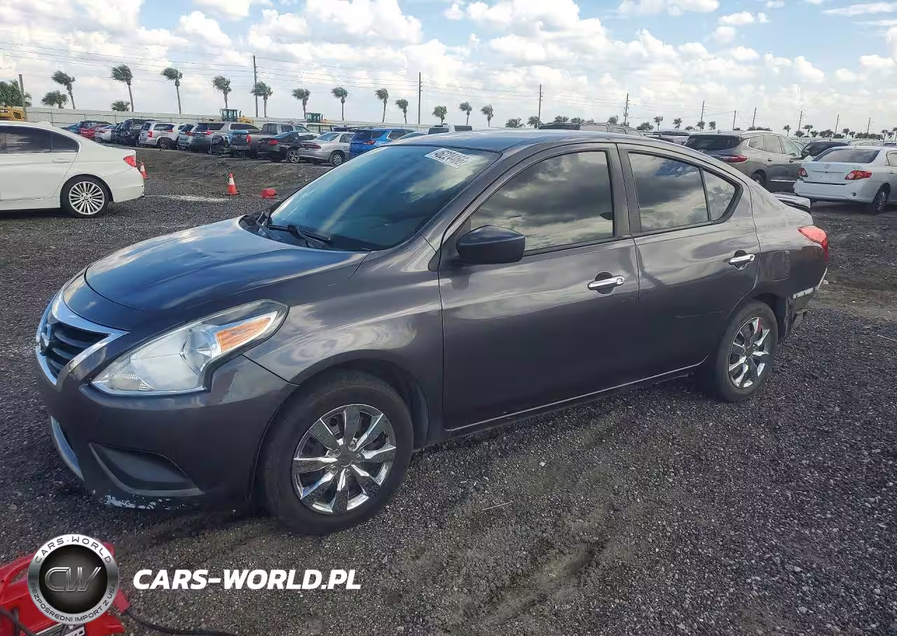 2015 Nissan Versa 1.6 Sv