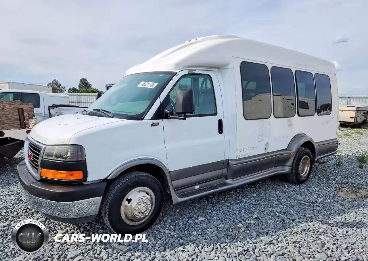 2005 GMC Savana Cutaway G3500