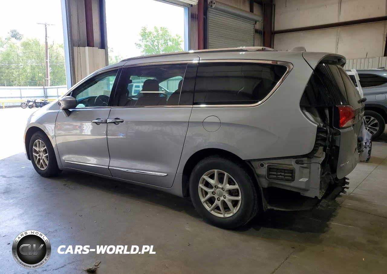 2020 Chrysler Pacifica Touring L VIN:2C4RC1BG0LR274176 - 2