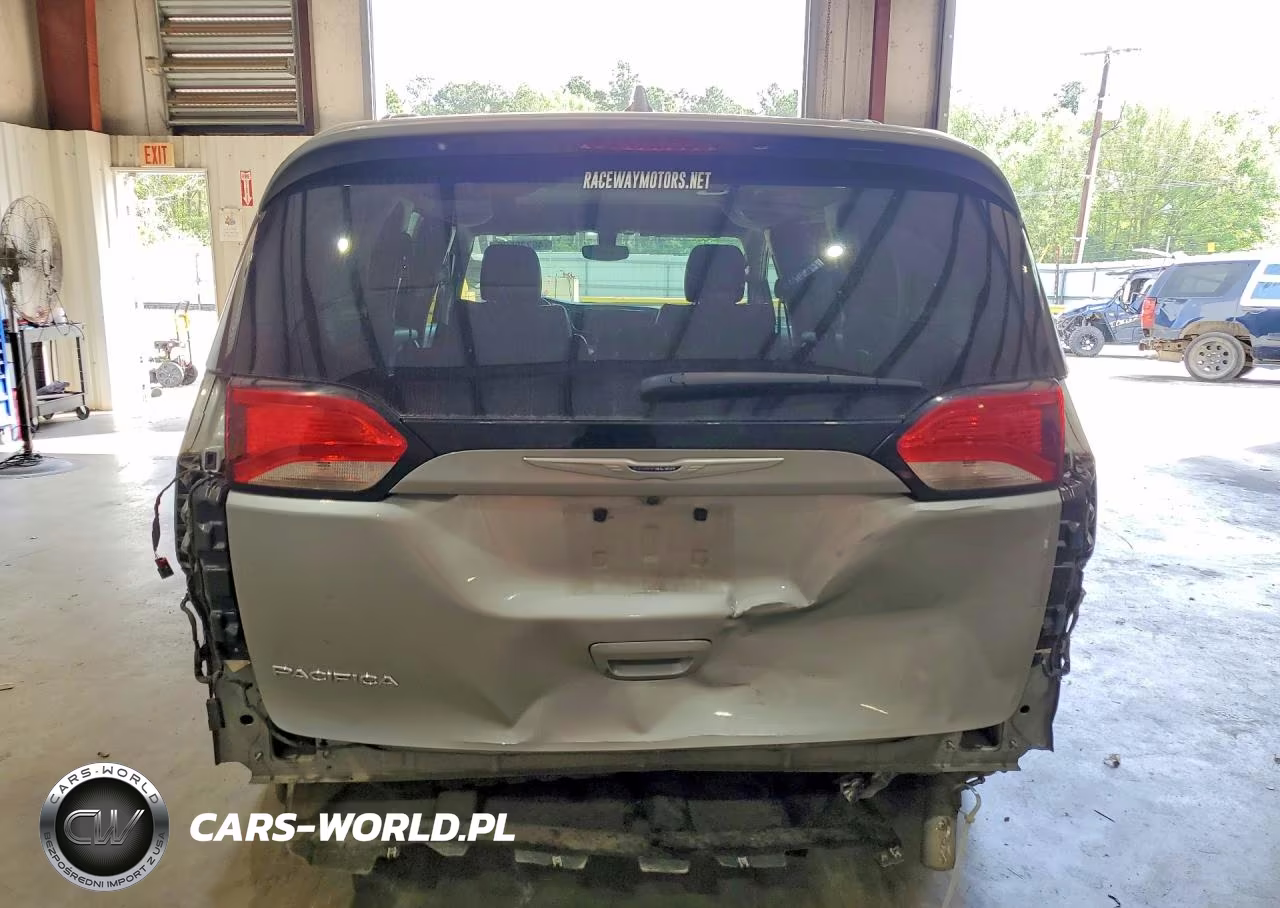 2020 Chrysler Pacifica Touring L VIN:2C4RC1BG0LR274176 - 6