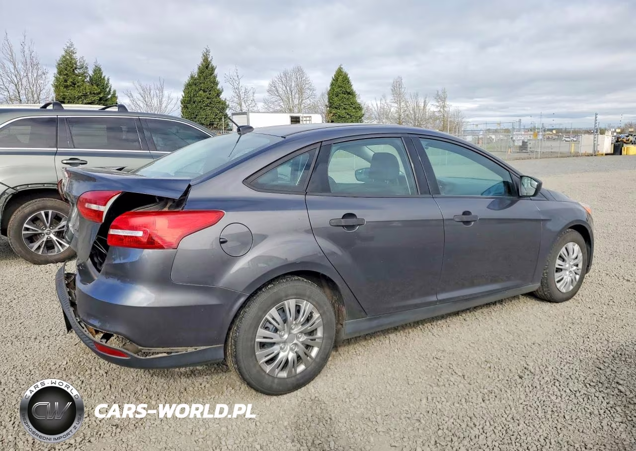2018 Ford Focus S VIN:1FADP3E27JL323251 - 3
