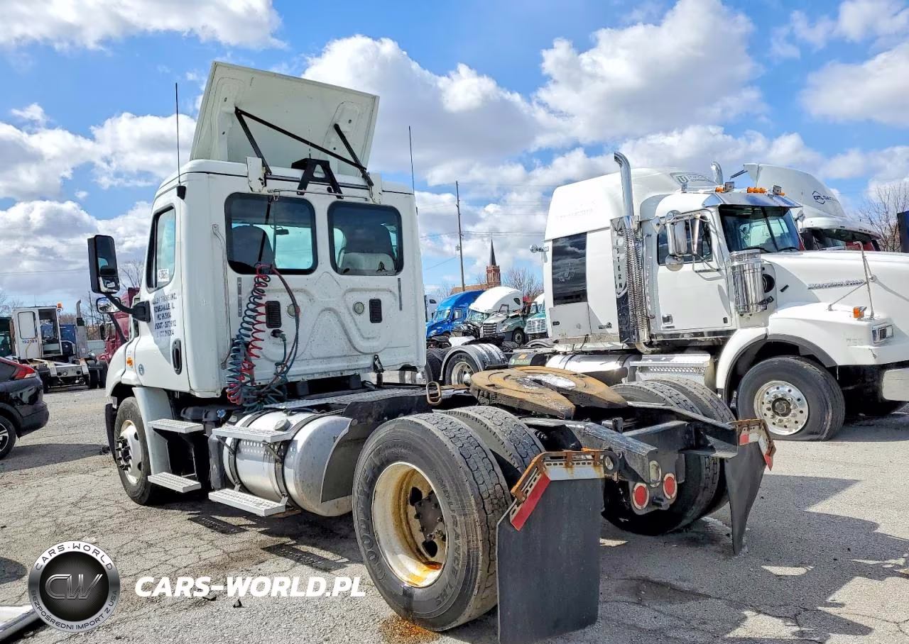2016 Freightliner Cascadia 113 Semi Truck VIN:3AKBGAD42GSHV6431 - 3
