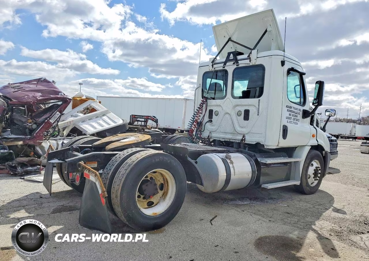 2016 Freightliner Cascadia 113 Semi Truck VIN:3AKBGAD42GSHV6431 - 4