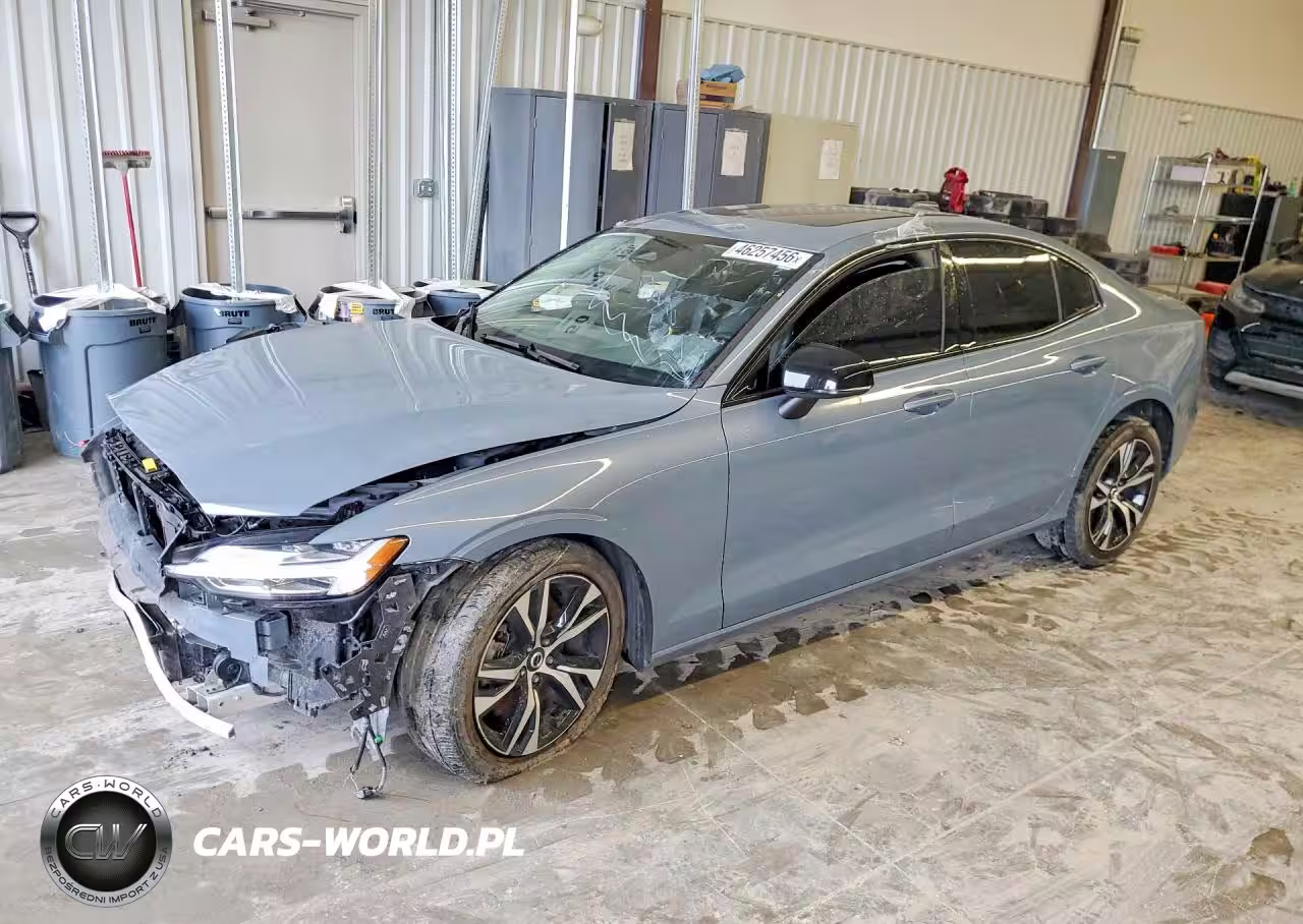 2024 Volvo S60 B5 Core Dark Theme