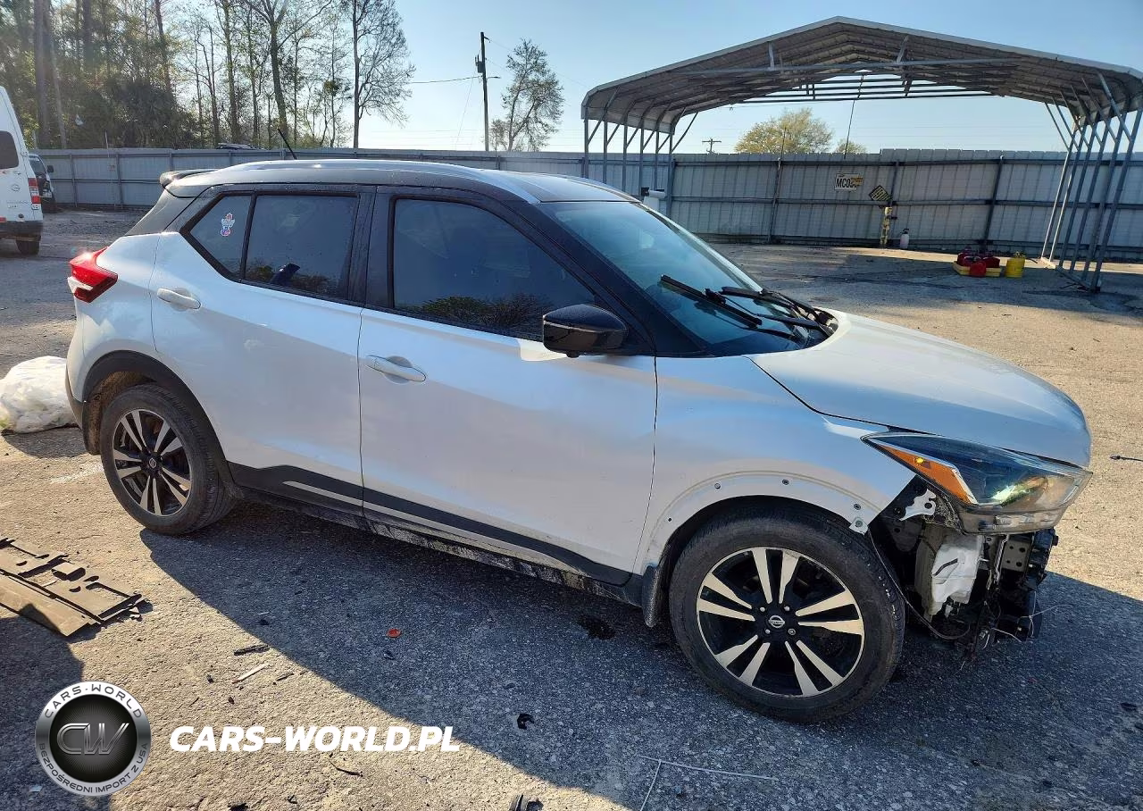 2018 Nissan Kicks Sr VIN:3N1CP5CU5JL504040 - 4