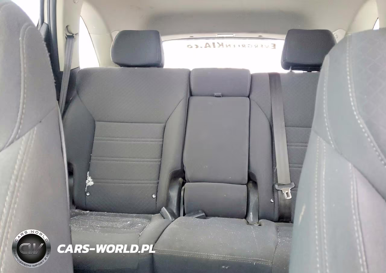 2019 Kia Sorento L VIN:5XYPG4A34KG556514 - 10