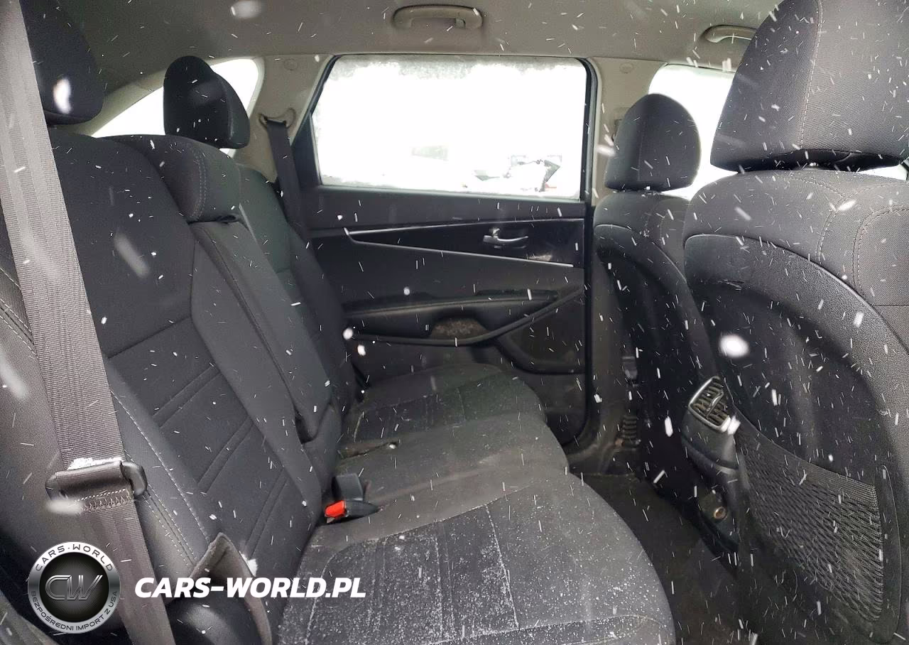 2019 Kia Sorento L VIN:5XYPG4A34KG556514 - 11