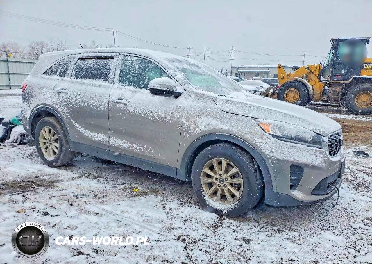 2019 Kia Sorento L VIN:5XYPG4A34KG556514 - 4
