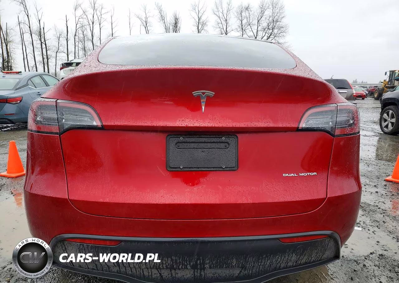 2024 Tesla Model Y VIN:7SAYGAEE1RF001992 - 6