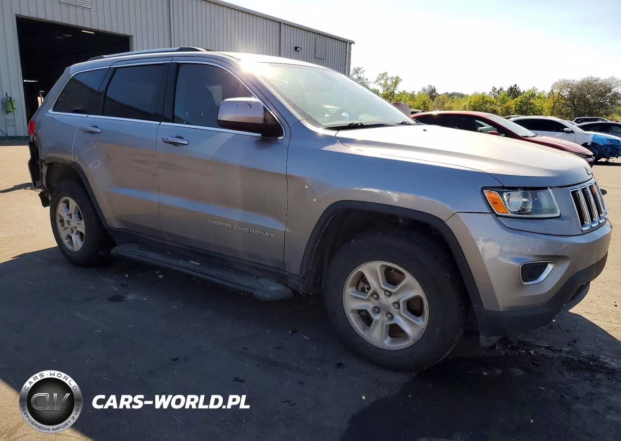 2015 Jeep Grand Cherokee Laredo VIN:1C4RJEAG8FC137644 - 4
