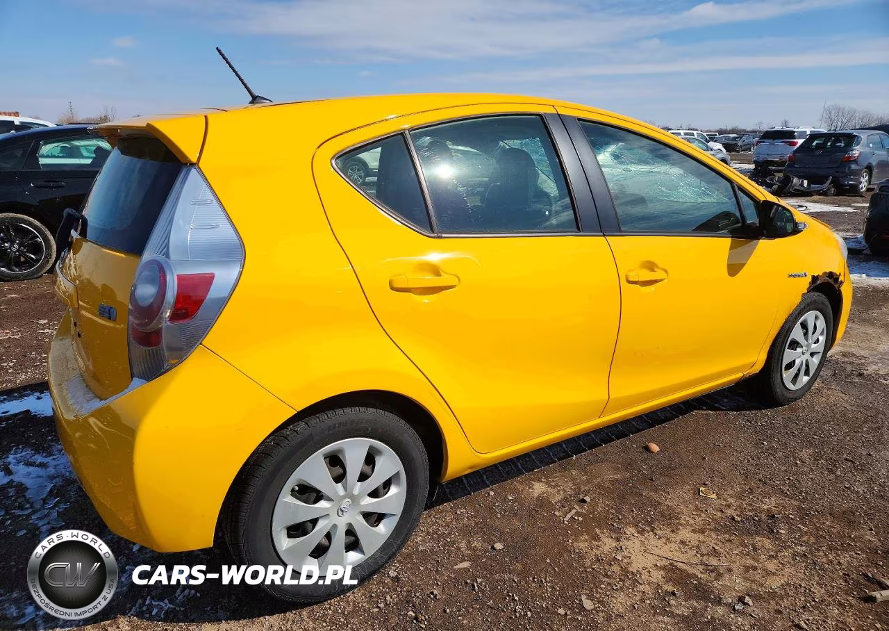 2014 Toyota Prius C Two VIN:JTDKDTB39E1070958 - 3