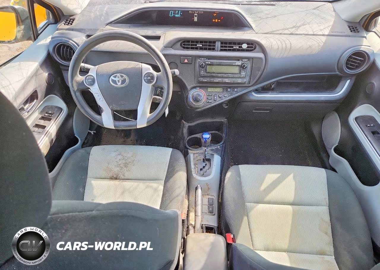 2014 Toyota Prius C Two VIN:JTDKDTB39E1070958 - 8