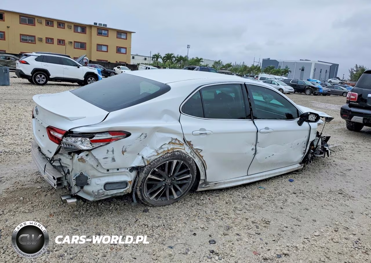 2018 Toyota Camry Xse VIN:4T1B61HK1JU077890 - 3