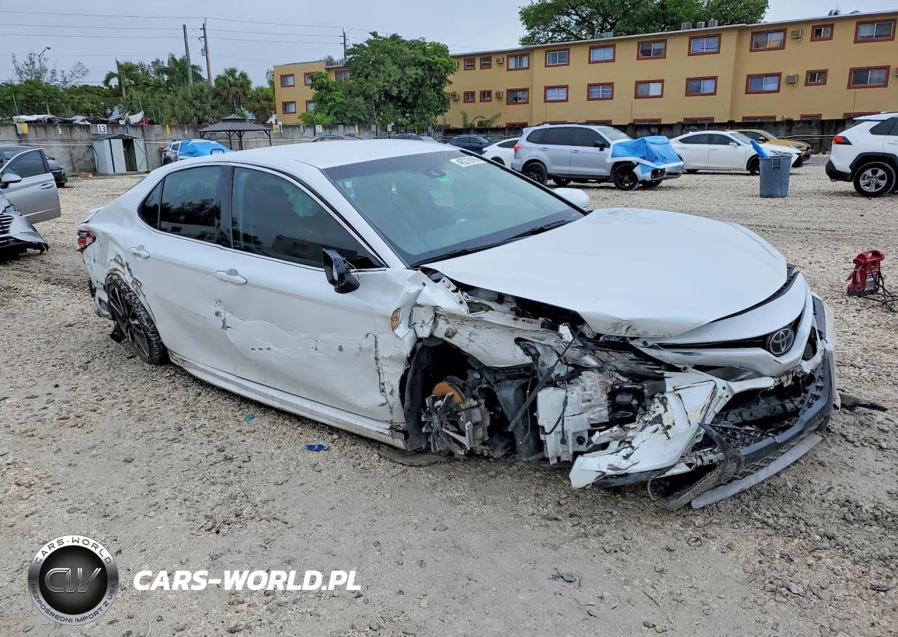2018 Toyota Camry Xse VIN:4T1B61HK1JU077890 - 4