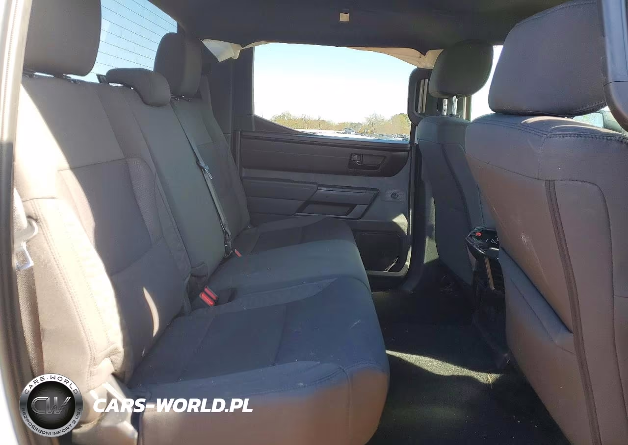 2025 Toyota Tundra Sr VIN:5TFKB5DB8SX301895 - 10