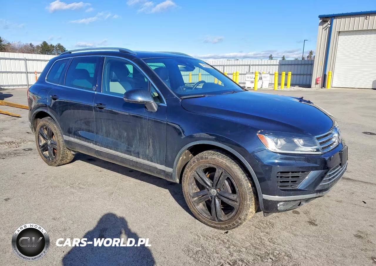 2017 Volkswagen Touareg VIN:WVGRF7BP9HD003651 - 4