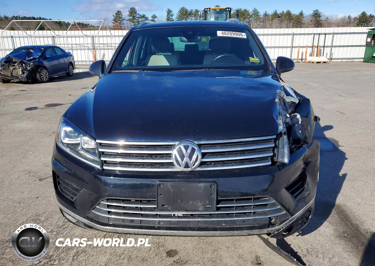 2017 Volkswagen Touareg VIN:WVGRF7BP9HD003651 - 5