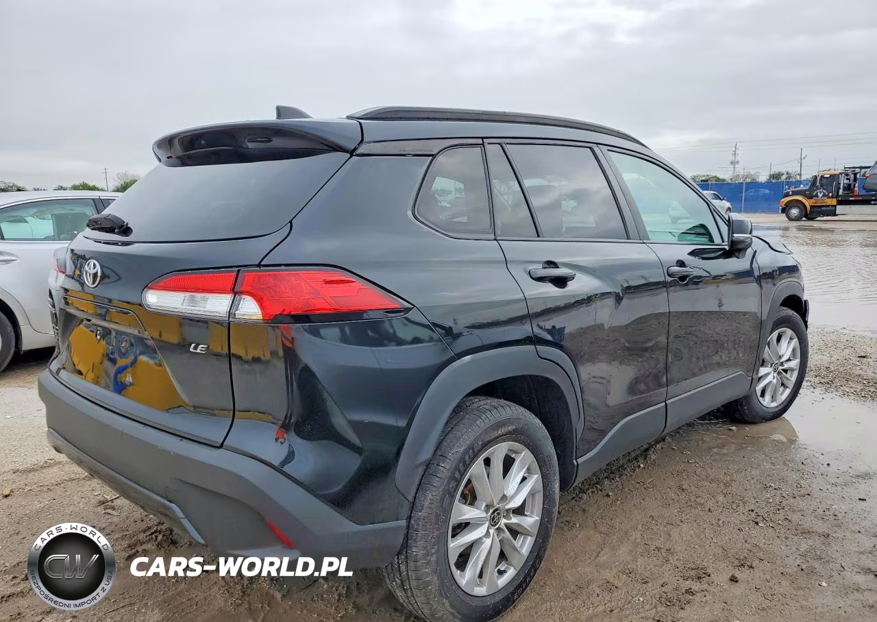 2022 Toyota Corolla Cross Le VIN:7MUBAAAG2NV003872 - 3