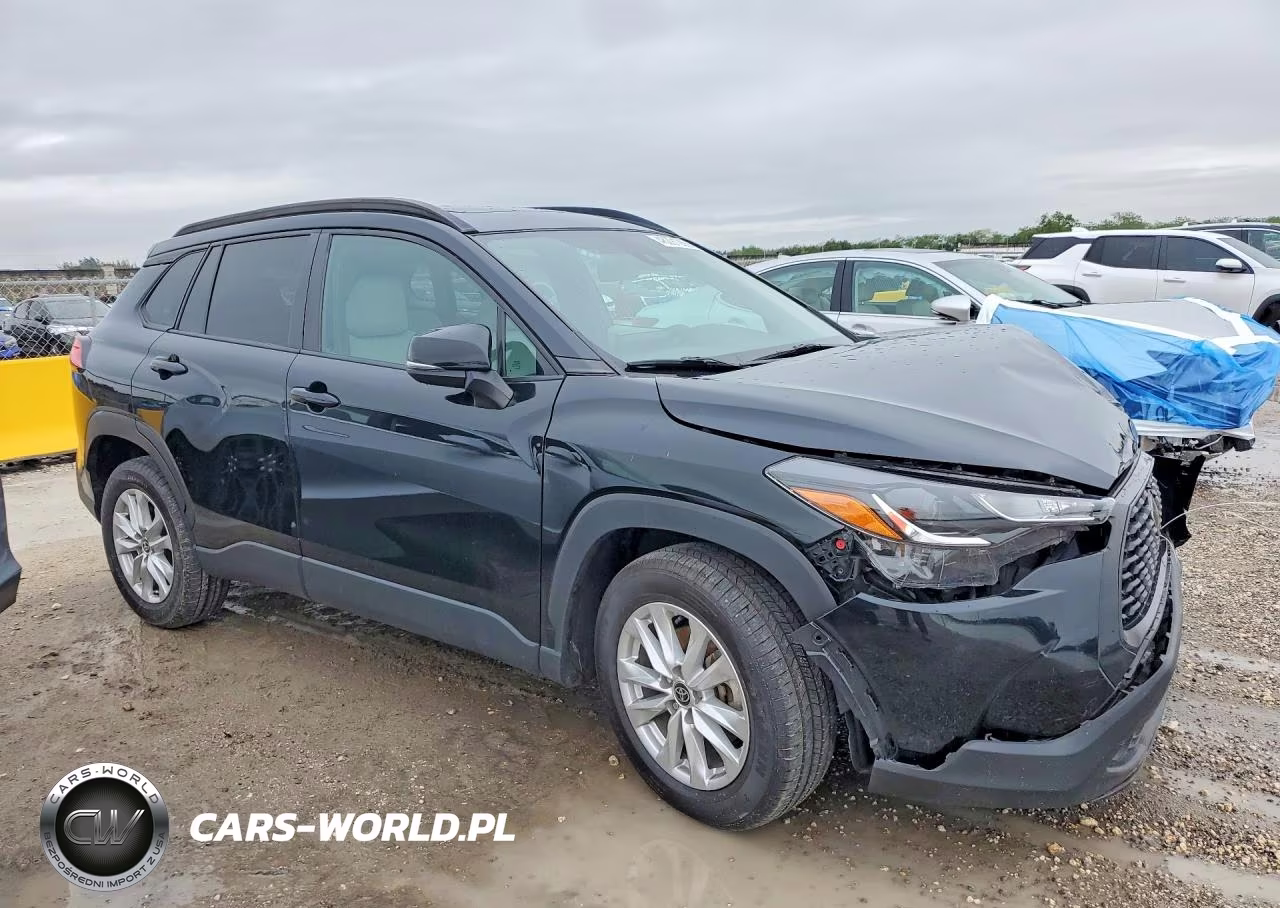 2022 Toyota Corolla Cross Le VIN:7MUBAAAG2NV003872 - 4