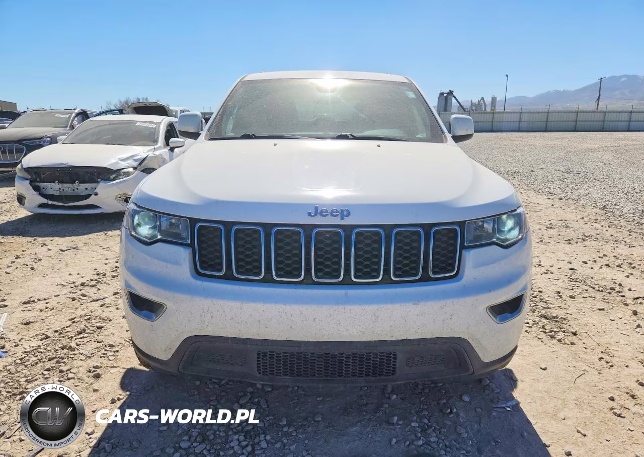 2017 Jeep Grand Cherokee Laredo VIN:1C4RJFAG3HC784350 - 5