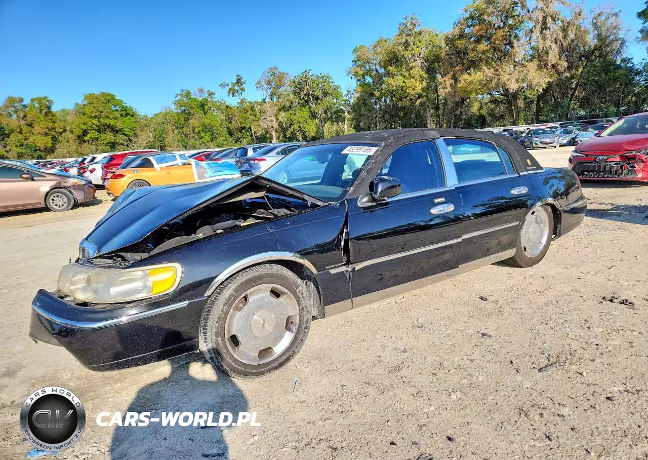 2001 Lincoln Town Car Signature